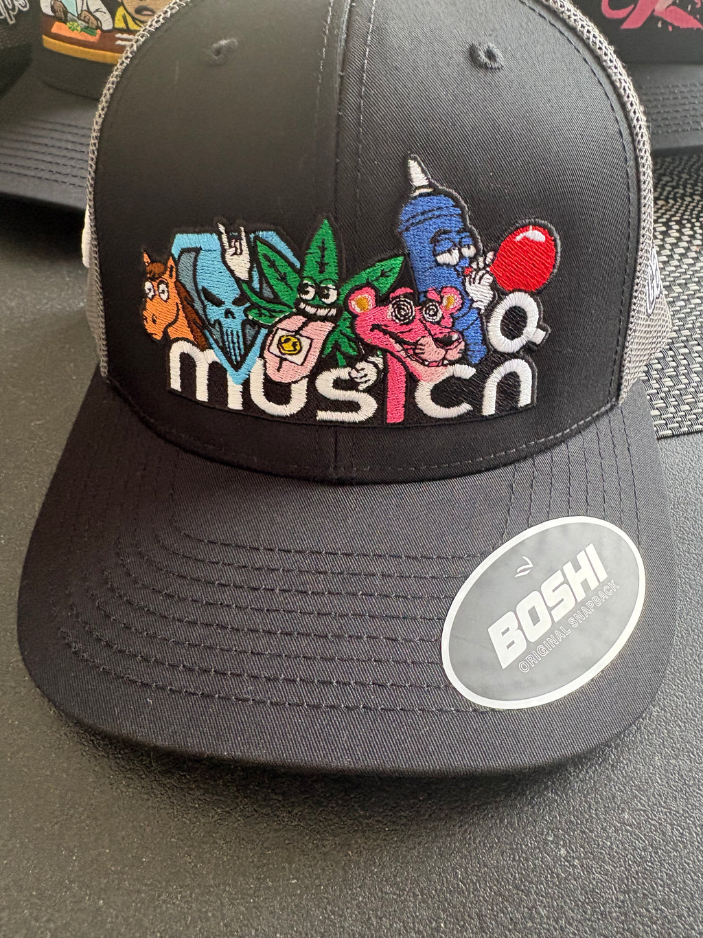 Music on- black/grey
